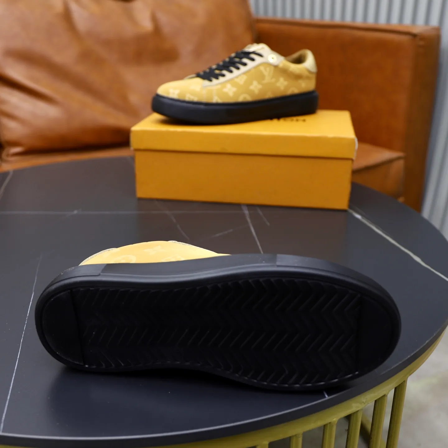 Ex-factory price: 440💰🙅‍♂️🙅‍♂️🙅‍♂️ Brand: LV Louis Vuitton Standard code: 38-44 (45 customized) Grade: Same as the official website Material: Original material splicing Comfortable and breathable lining Lightweight and wear-resistant sports outsole Style category: Men's fashion casual shoes Running sneakers Distinguished luxury brand elements Top luxury Color: actual picture color